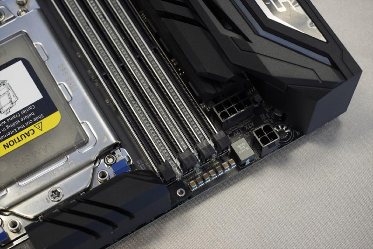 [30/05/2017] Threadripper: Erste Mainboards auf der Computex (8)