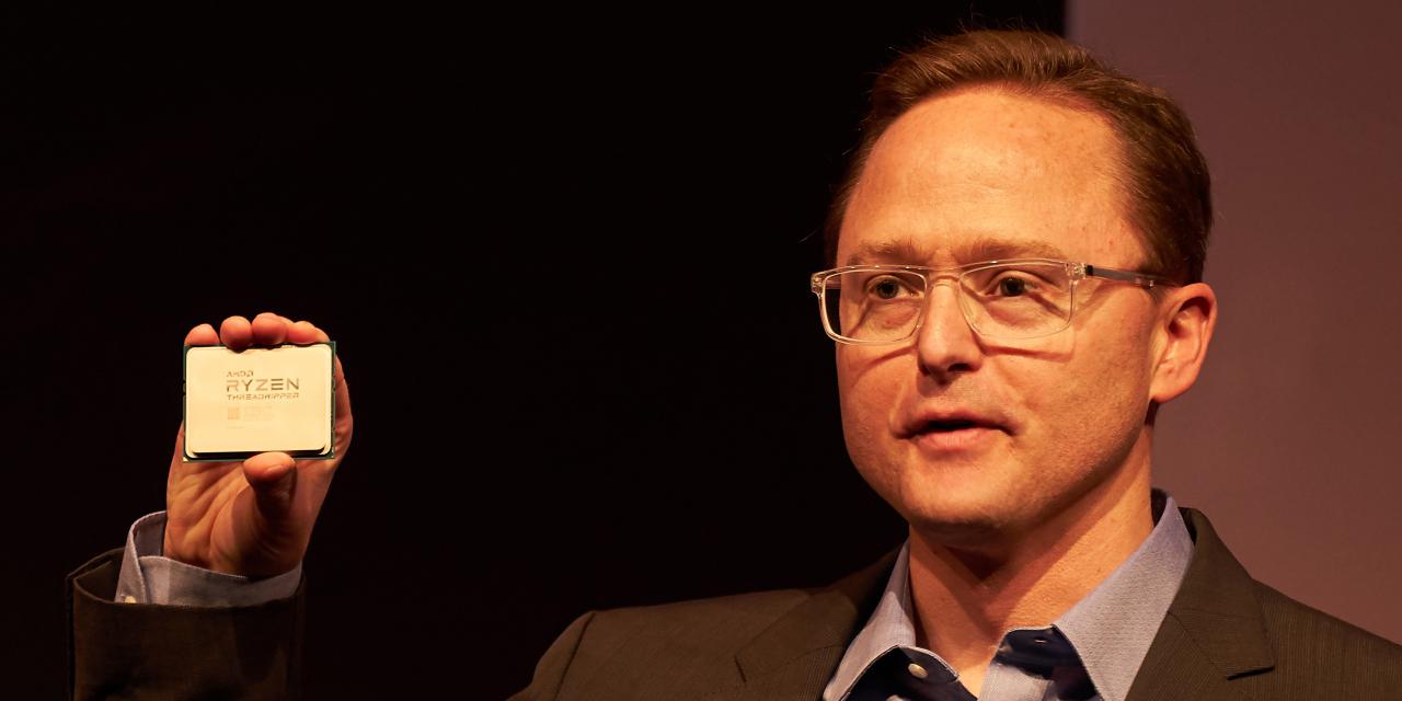 [31/05/2017] Jim Anderson, Leiter der Sparte Grafikkarten und Grafiklösungen bei AMD, zeigt den Ryzen Threadripper