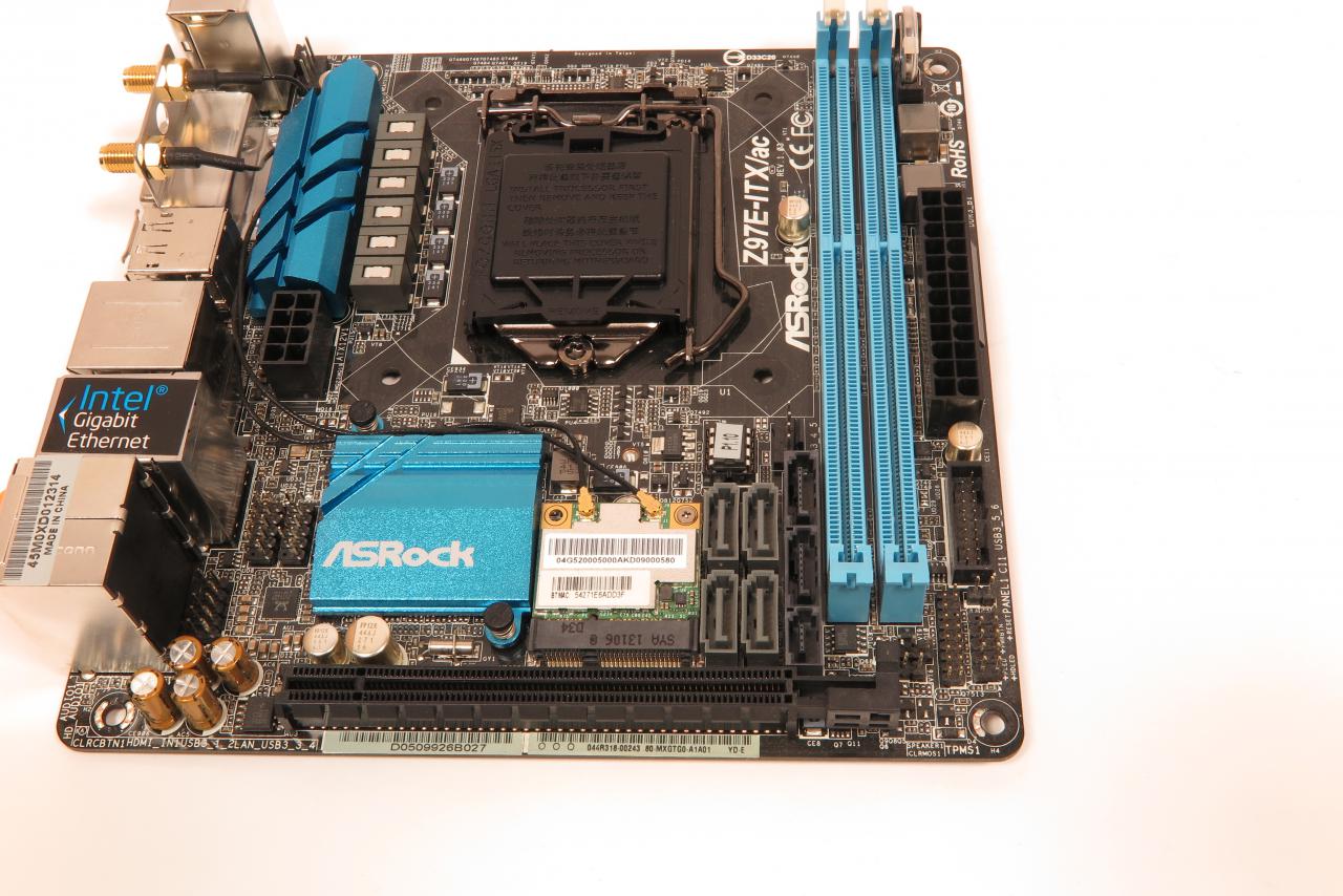[23/05/2017] M.2-Vorgänger: Micro-PCI-Express-WLAN-Module unterscheiden sich kaum von ihren Nachfolgern - und nutzen den gleichen mechanischen Steckplatz wie Micro-SATA-SSDs, was für einige Verwirrung sorgen kann.
