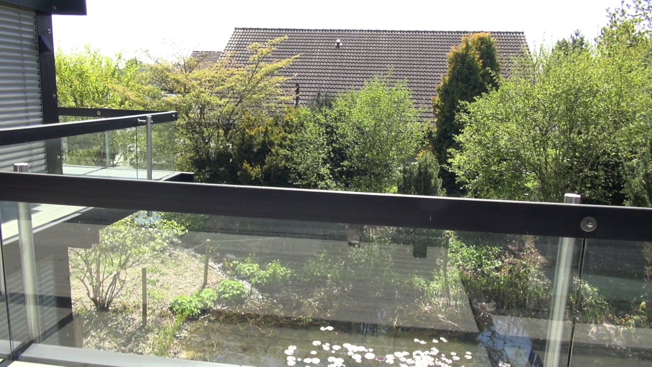 [15/05/2017] Der Blick aus dem Tagungsraum in den kleinen Garten, der tatsächlich....