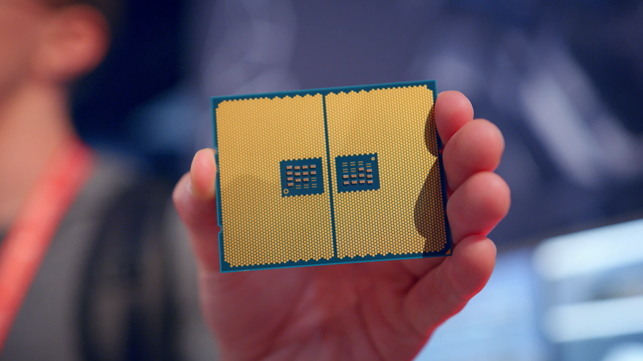 [16/06/2017] AMD Ryzen Threadripper: Unterseite mit 4.094 Pin-Kontakten abgelichtet
