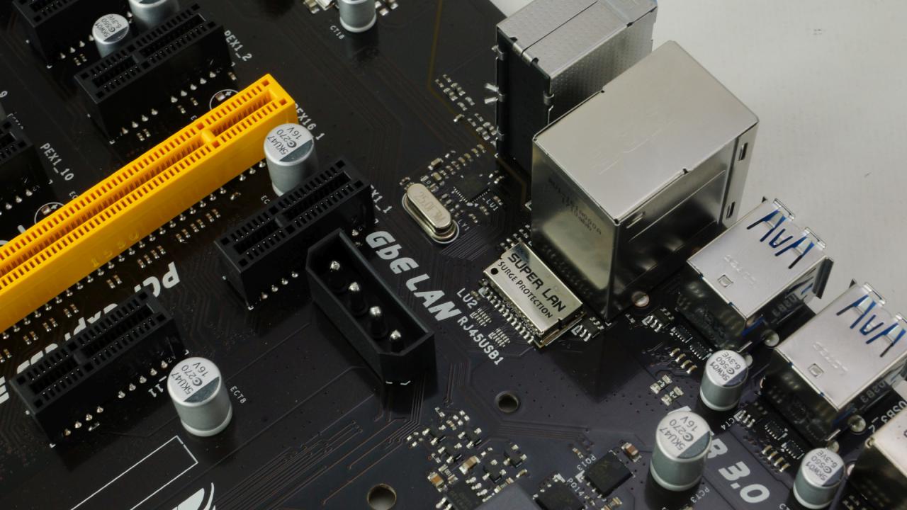 [27/06/2017] Biostar TB250-BTC Pro: Mining-Mainboard mit 12 PCI-Express-Steckplätzen (3)