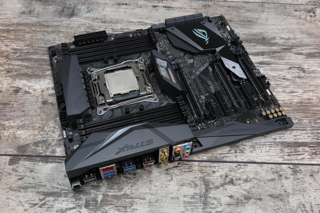[19/06/2017] Basin Falls: LGA-2066-Mainboards für Skylake X und Kaby Lake X - Asus Strix X299-E Gaming war das erste Testmuster im PCGH-Testlabor. Die meisten anderen Hersteller wurden von Intels vorgezogenem Launch überrumpelt.