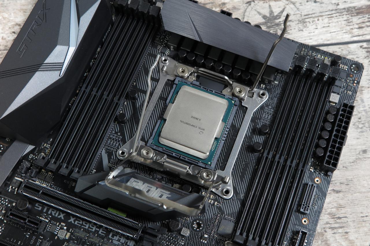 [19/06/2017] Core i7-7740 (und i5-7640X) wirkten im Sockel 2066 merkwürdig fehl am Platze - ganz so, als sollten die Exemplare ein Testlauf sein, ob man damit durchkommen würde, OC-CPUs aus dem Mainstream-Sockel 1151 zu verbannen.