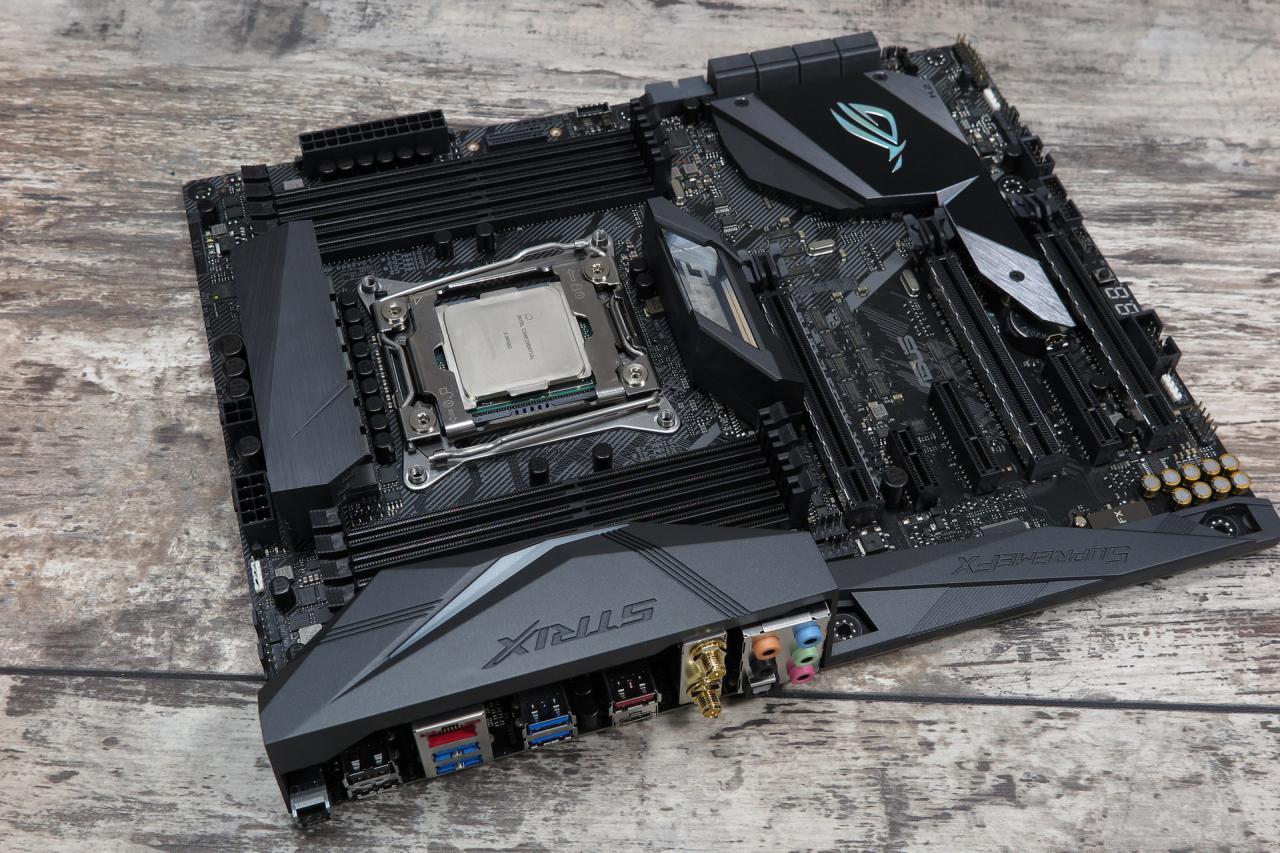 [19/06/2017] Skylake X Vorserienmuster in Asus ROG Strix X299-E Gaming