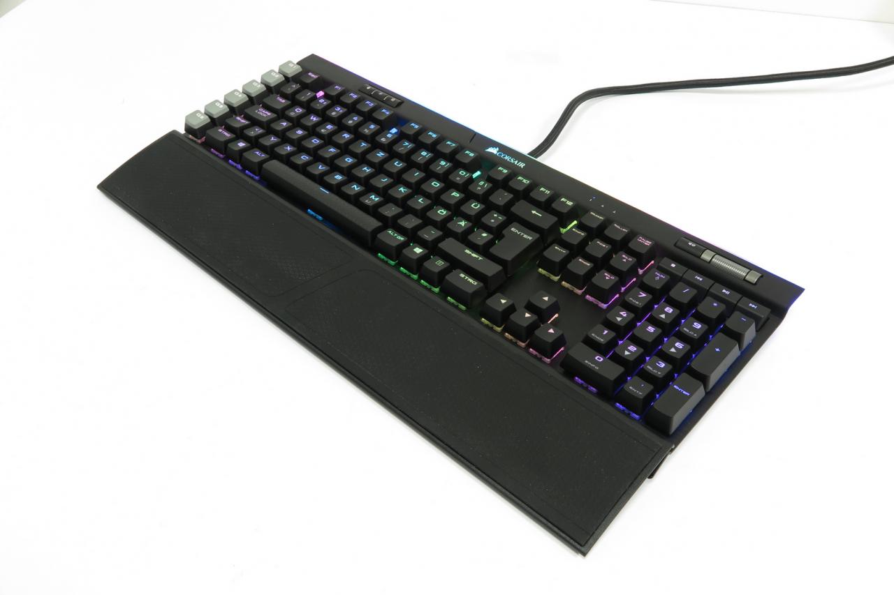 [02/06/2017] Corsair K95 RGB Platinum: Corsairs Mechanik-Flaggschiff im Test (8)