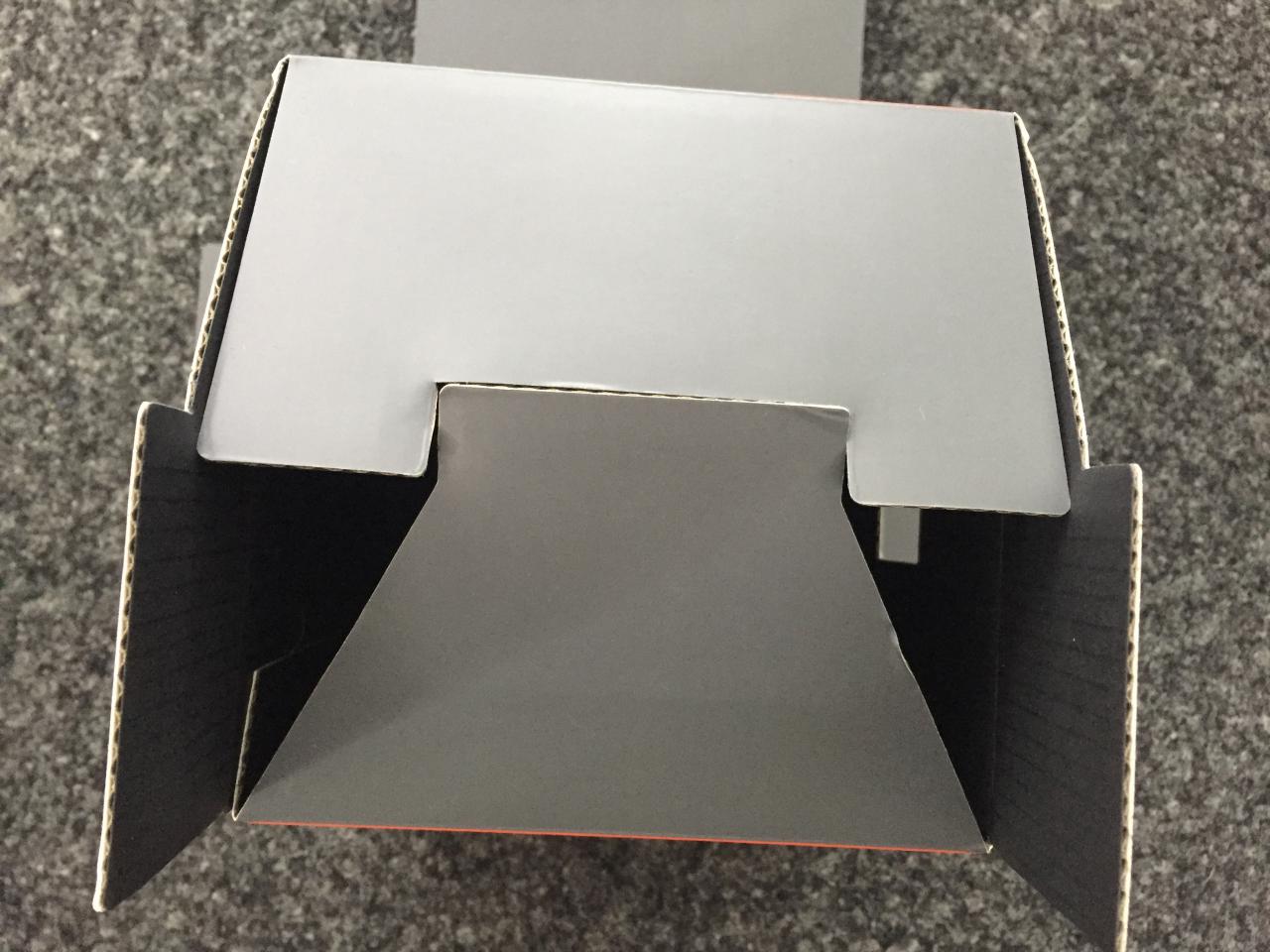 [20/07/2017] Ryzen-Box aufgefaltet: Hier noch einmal mit geöffneter Unterseite