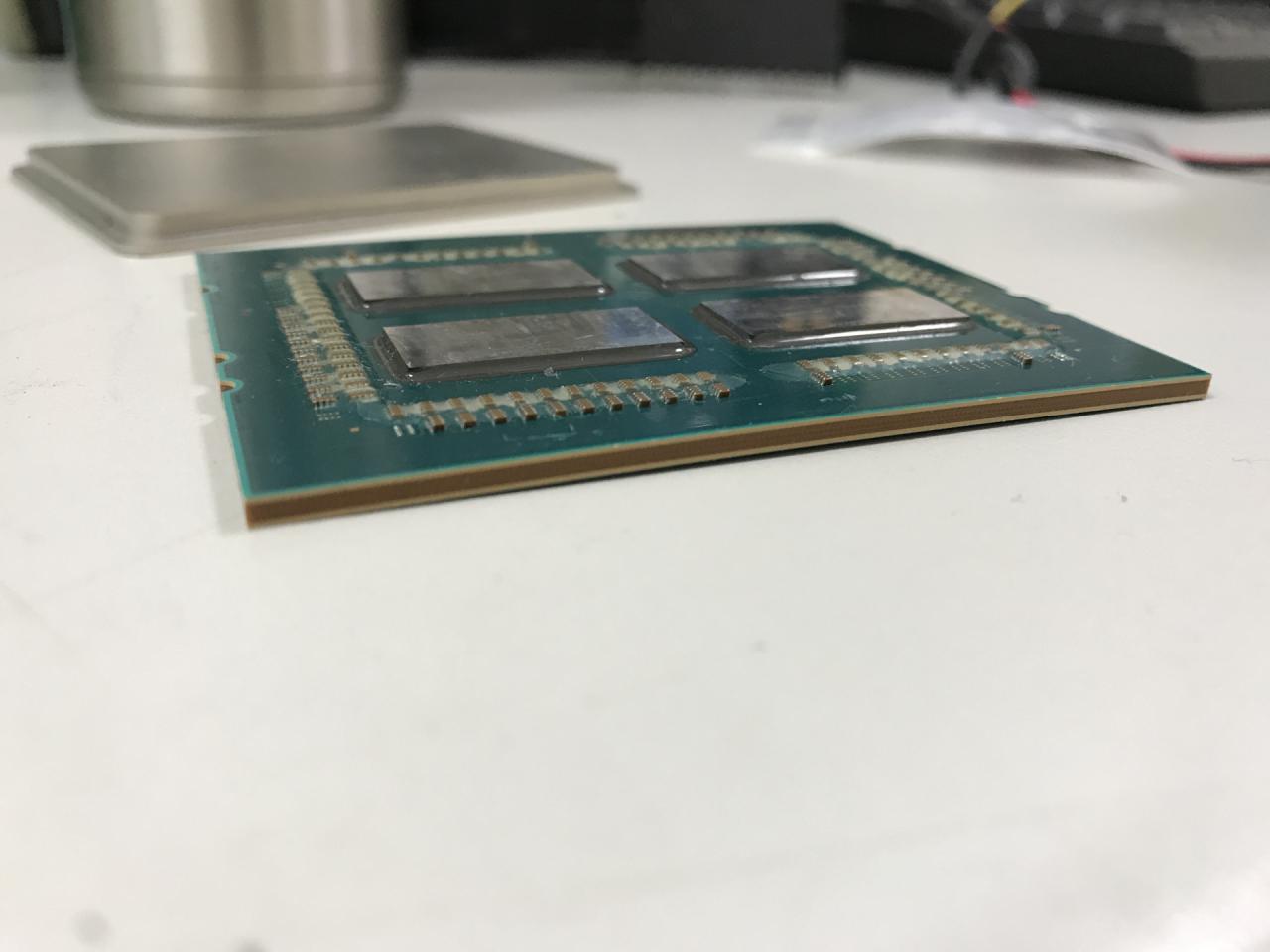[27/07/2017] AMD Ryzen Threadripper geköpft: Epyc-CPUs mit zwei volldeaktivierten Dies (7)