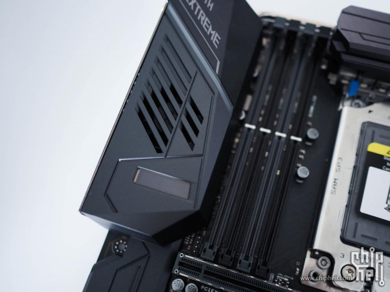 [24/07/2017] AMD Ryzen Threadripper: Bilder des Asus ROG X399 Zenith Extreme aus China (1)