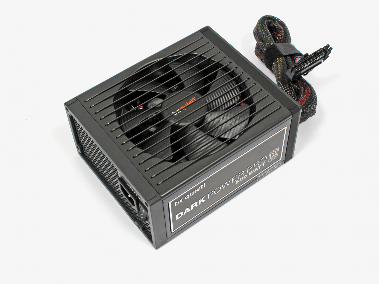 [06/07/2017] Be Quiet Dark Power Pro 11 Als feste Kenngröße im Netzteilbereich hat sich Be Quiet in den letzten Jahren einen Namen gemacht. Das hochwertig verarbeitete Dark Power Pro 11 glänzt mit einer üppigen Ausstattung. Besonderes Alleinstellungsmerkmal: per Knopfdruck lässt sich zwischen Single- und Multi-Rail wechseln.