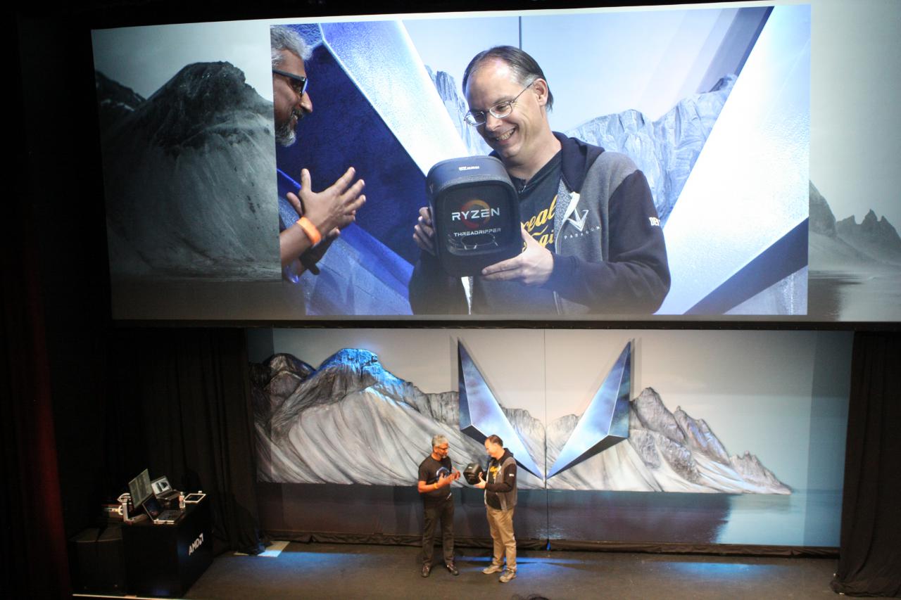 [31/07/2017] Tim Sweeney von Epic Games freute sich: Er durfte eine Vega Nano und eine Threadripper-CPU mit nach Hause nehmen. (2)