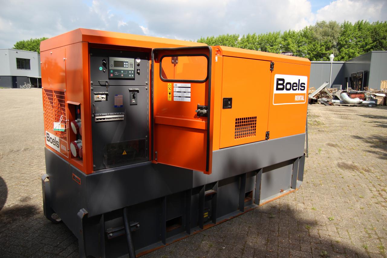 [03/07/2017] Dieser Diesel-Generator treibt den Megalüfter an.