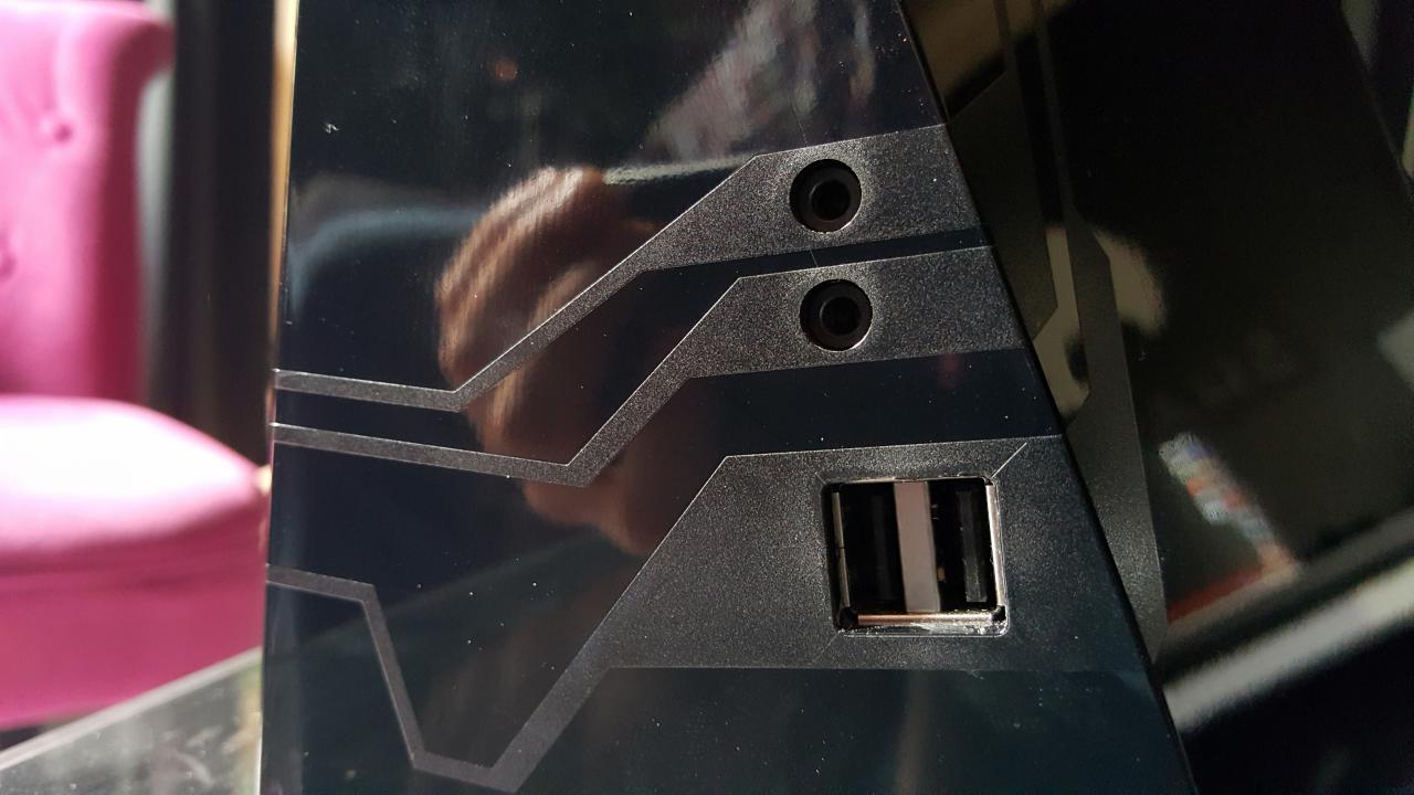 [16/08/2017] Neben den Audiobuchsen verfügt der Zwerg noch über USB 2.0 und...