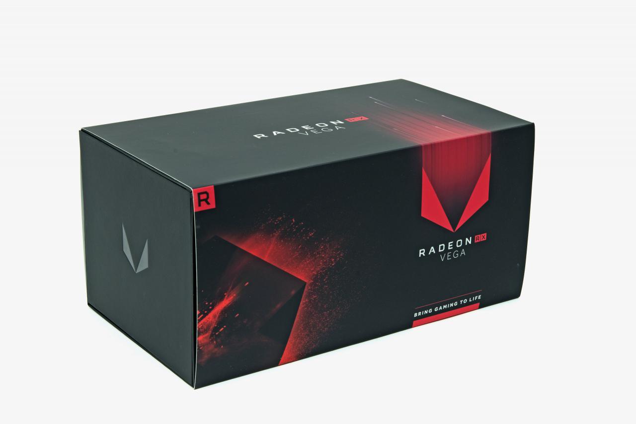 [12/08/2017] AMD RX Vega 64 und Vega 56 Unboxed: Eine schicke, schwarze Schachtel, die äußerlich aber stark auf Understatement setzt.