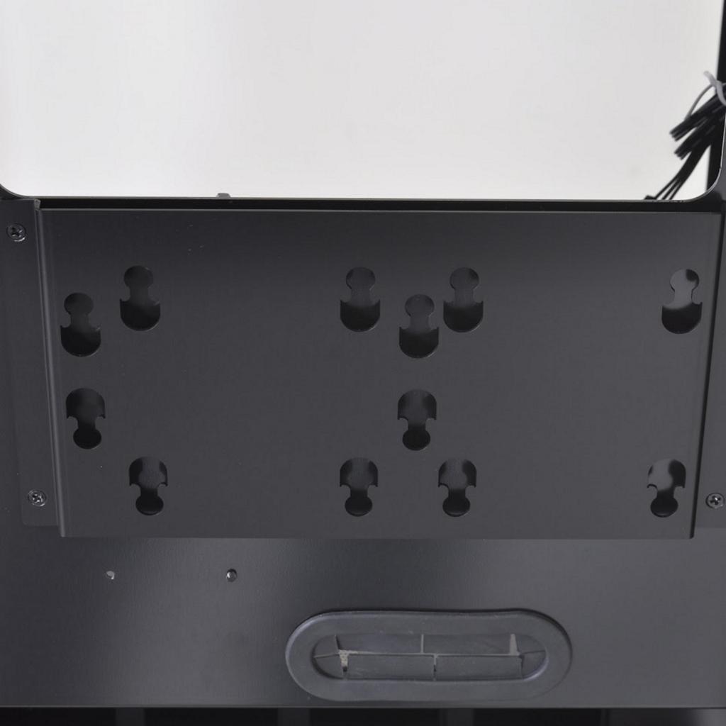 [29/08/2017] Lian Li PC-V3000: Big-Tower mit Hartglas und RGB-LED-Streifen (10)