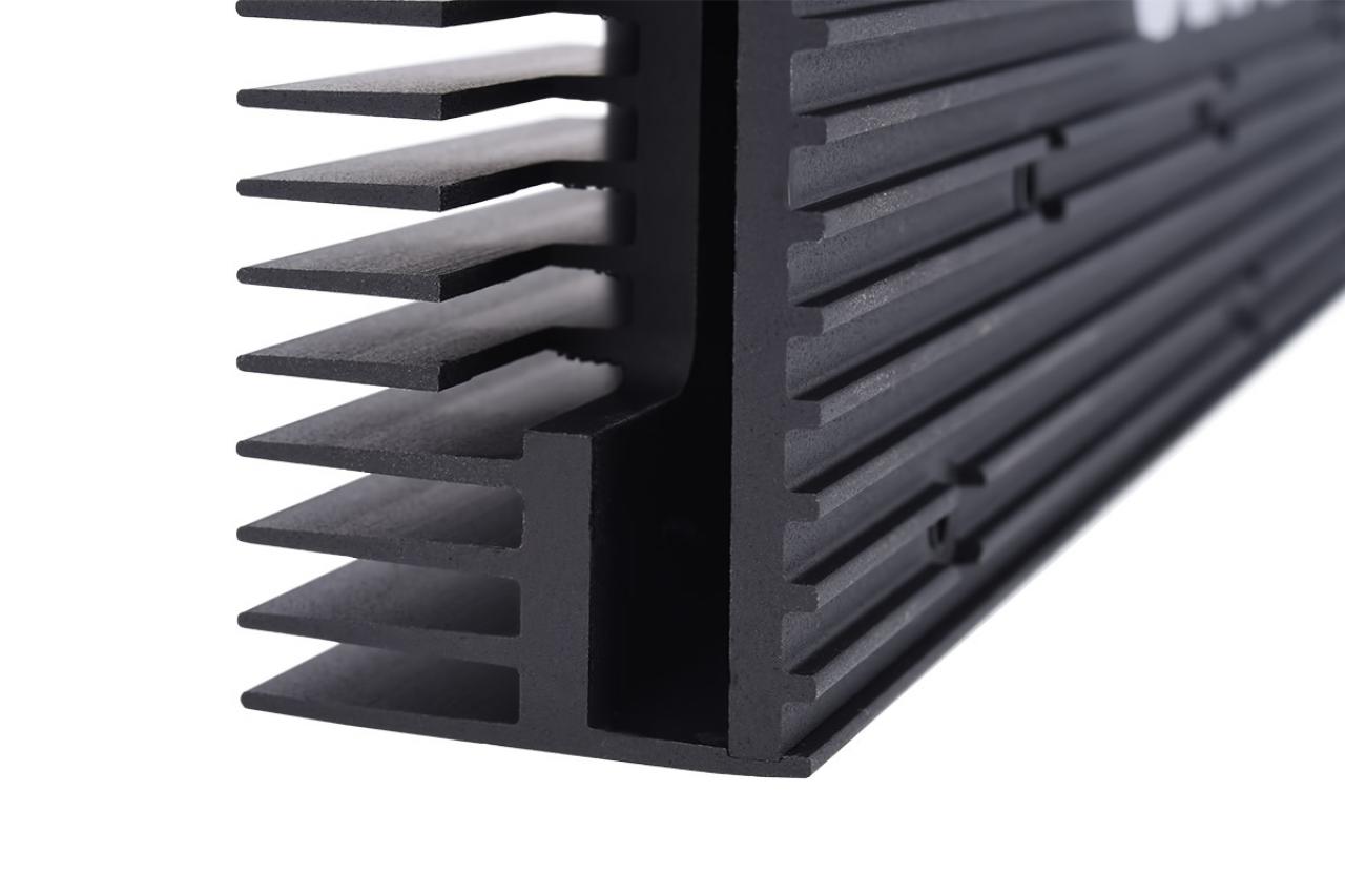 [19/08/2017] Alphacool NexXxos GPX - ATI RX Vega M01 (1)