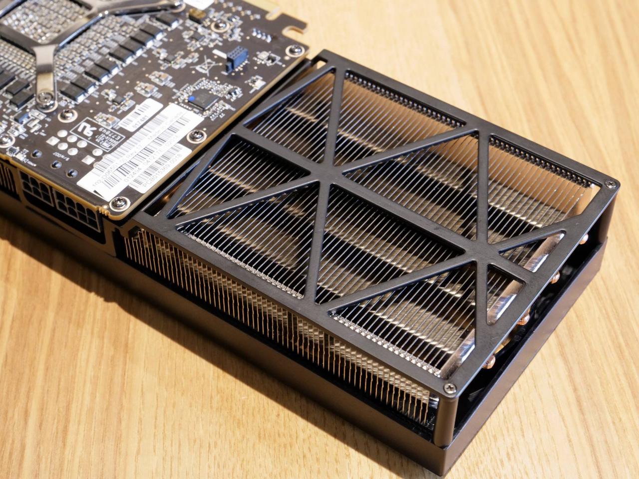 [14/08/2017] Radeon RX Vega 56: Erstes Custom-Design abgelichtet (3)