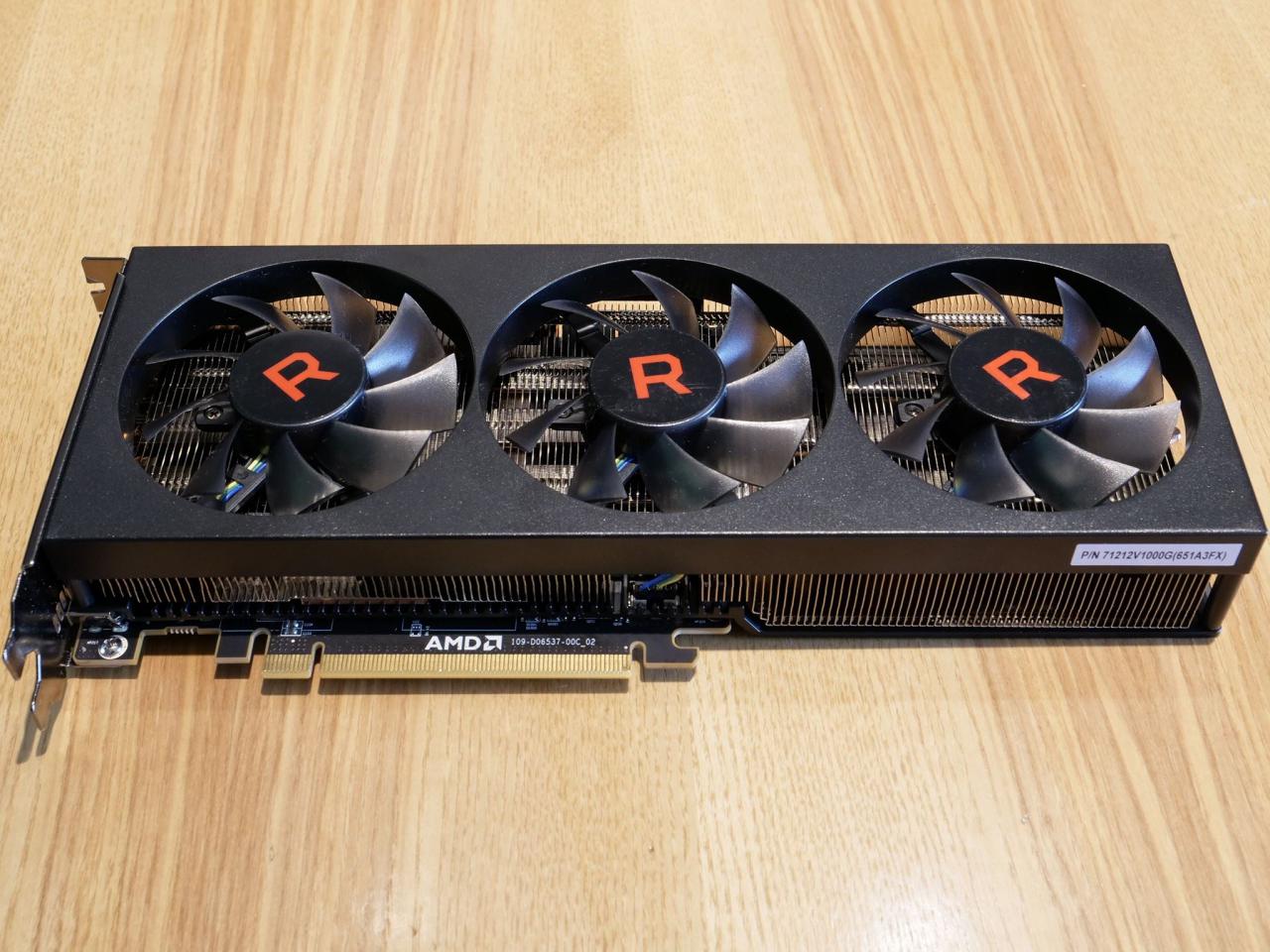 [14/08/2017] Radeon RX Vega 56: Erstes Custom-Design abgelichtet (5)
