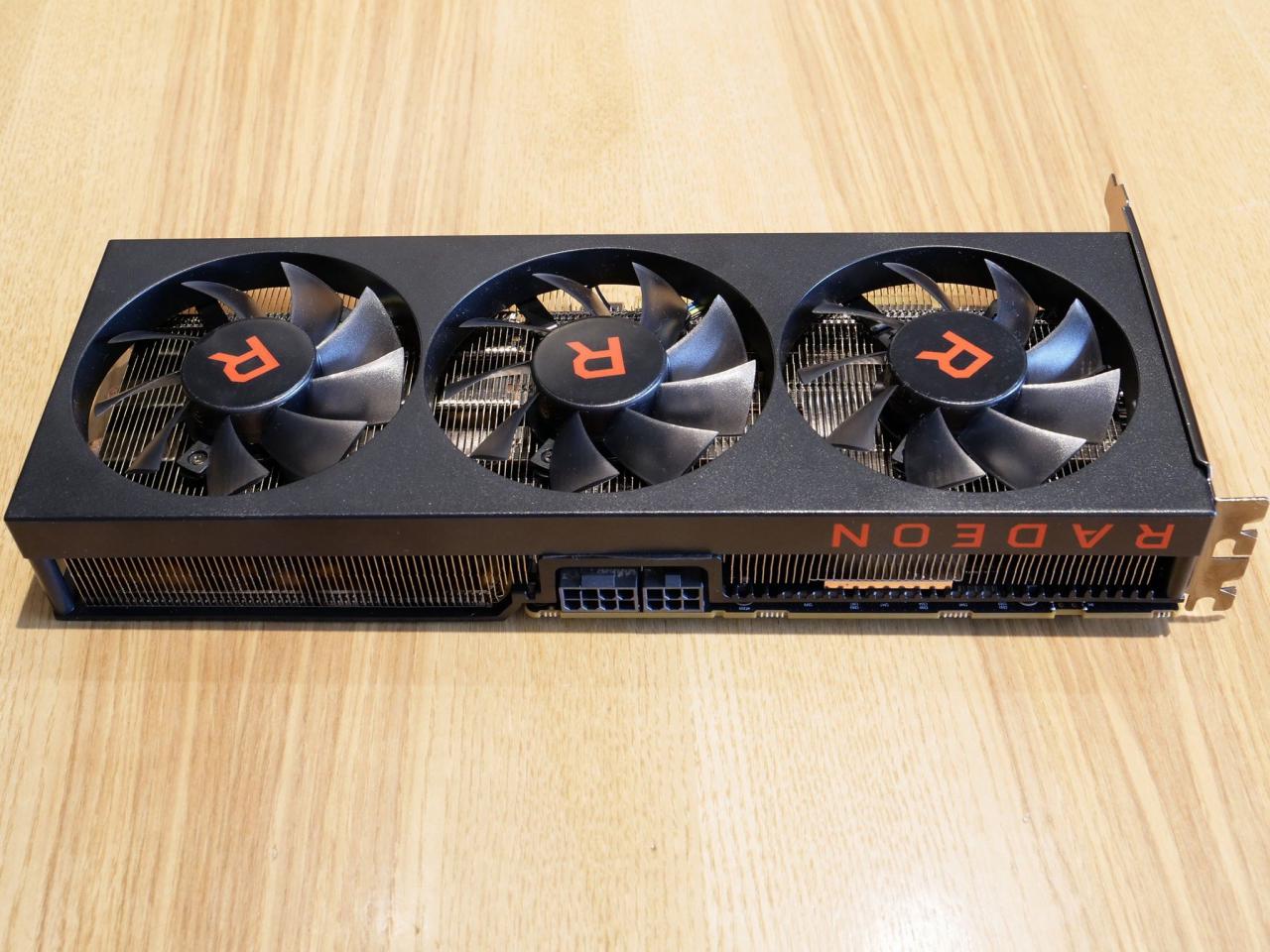 [14/08/2017] Radeon RX Vega 56: Erstes Custom-Design abgelichtet (4)