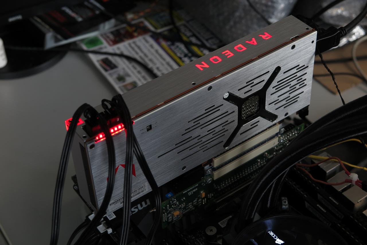 [10/08/2017] Radeon RX Vega 64 Silver eingebaut Rueckseite