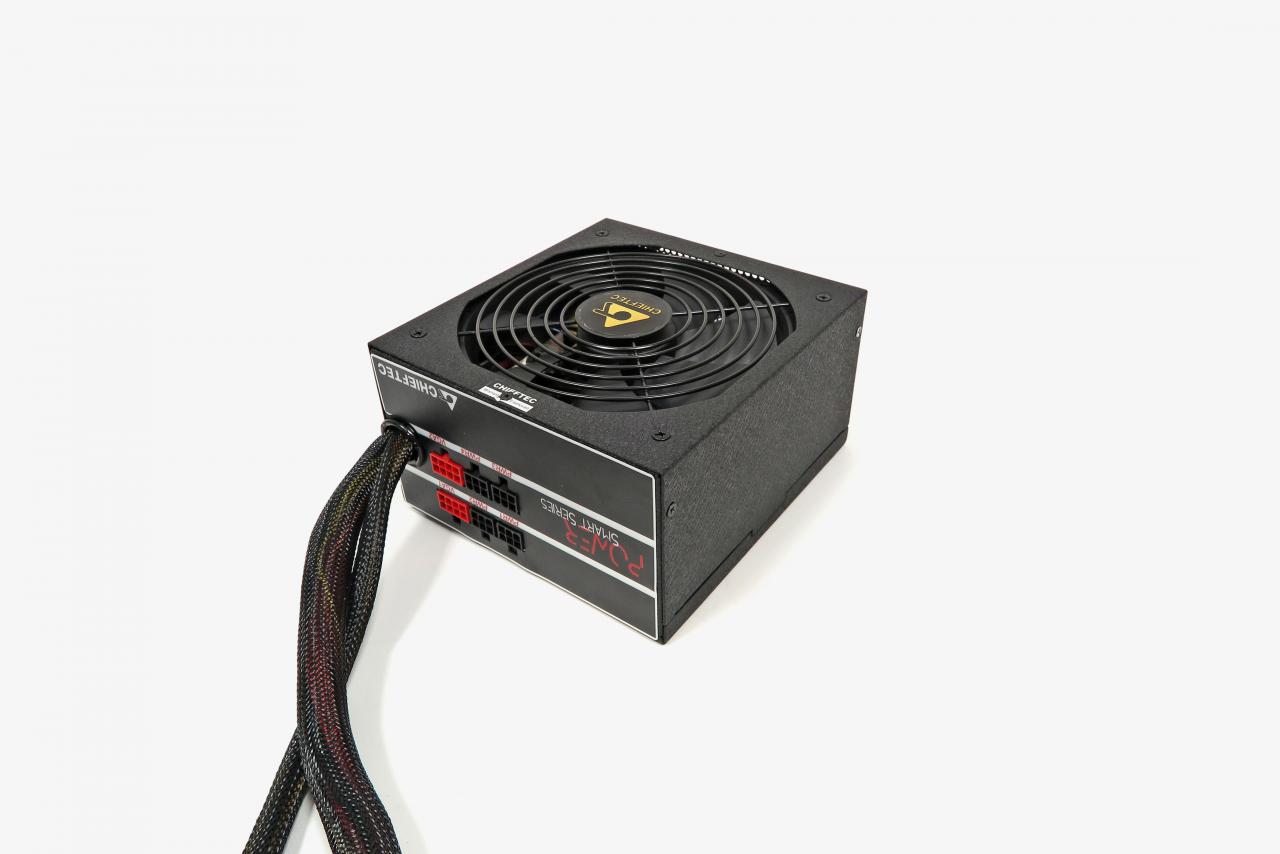 [03/08/2017] Chieftec Power Smart GPS-550C: Geräuscharmer Betrieb mit konstanten 0,1-0,2 Sone und 0,4 Sone unter Volllast. Mit einer Spannungsregulation, die sich im Mittelfeld befindet kann das Netzteil gut mit Lastschwankungen umgehen. Leider nur drei Jahre Garantie