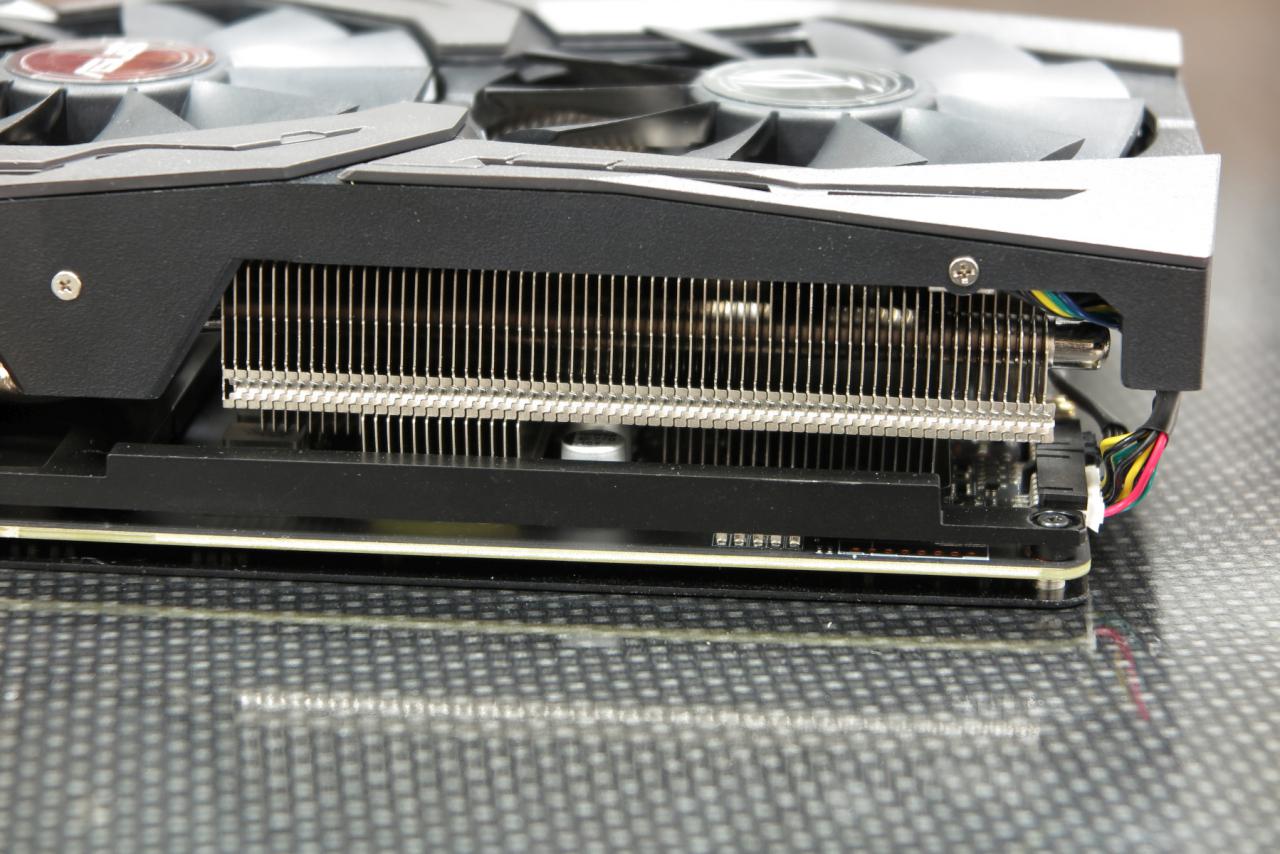 [19/09/2017] Asus ROG Radeon RX Vega 64 Strix Impressionen (5)