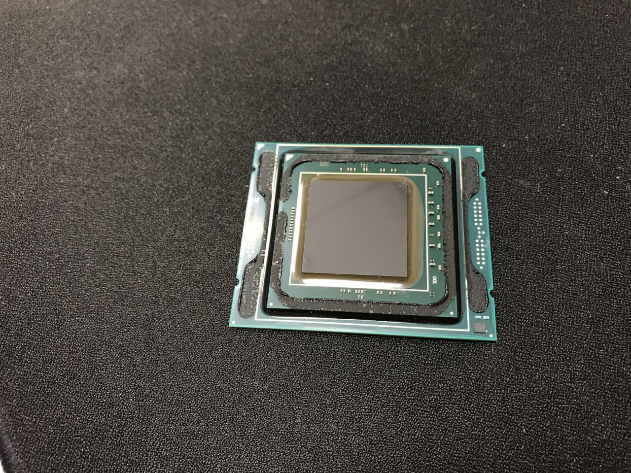 [24/09/2017] Intel Core i9-7980XE geköpft (5)