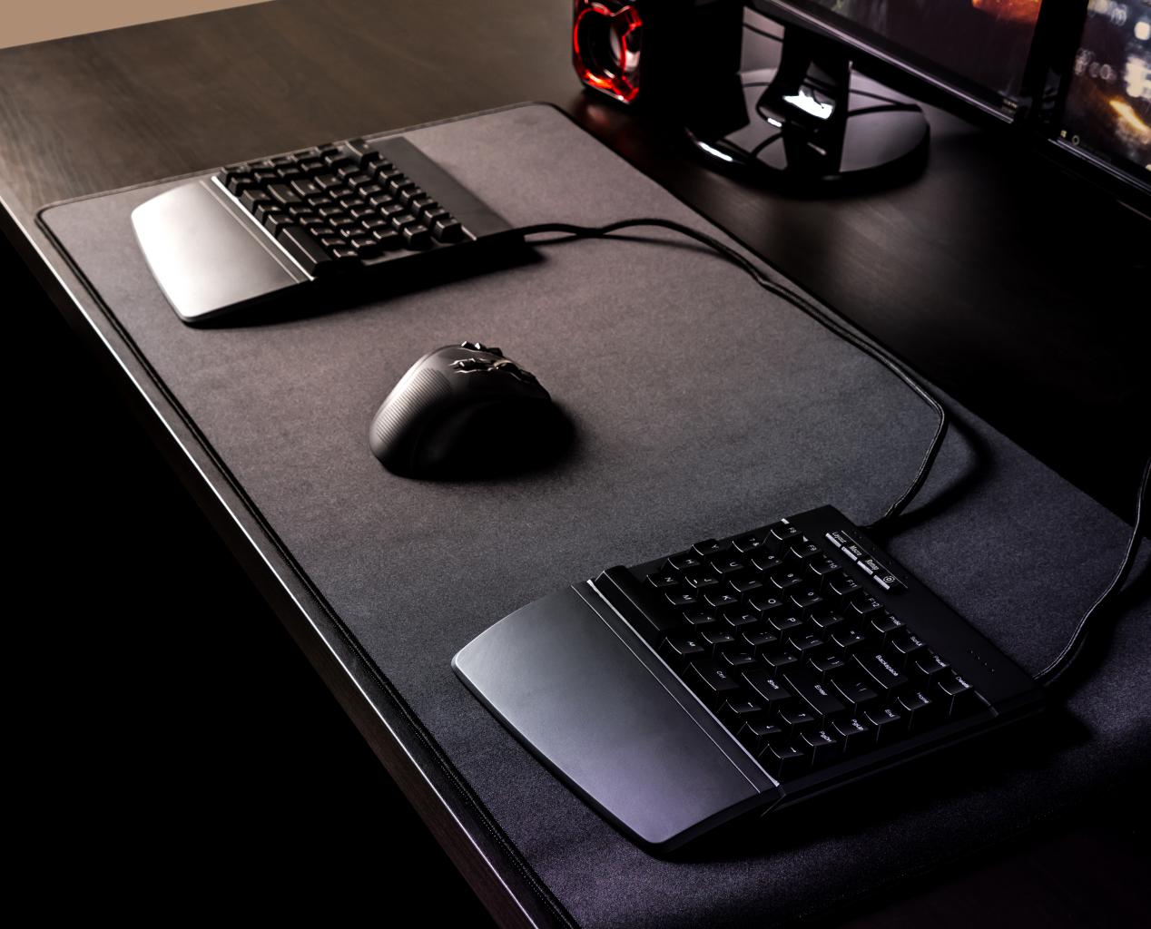 [03/09/2017] Auf der PAX West 2017 ist die Freestyle Edge zu sehen, eine geteilte Tastatur, die besonderen Komfort für Spieler verspricht. (1)