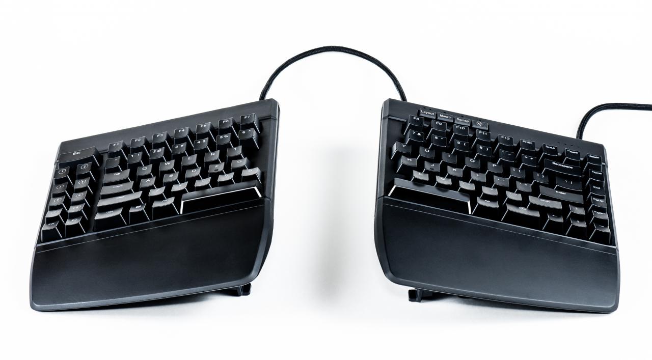 [03/09/2017] Auf der PAX West 2017 ist die Freestyle Edge zu sehen, eine geteilte Tastatur, die besonderen Komfort für Spieler verspricht. (2)