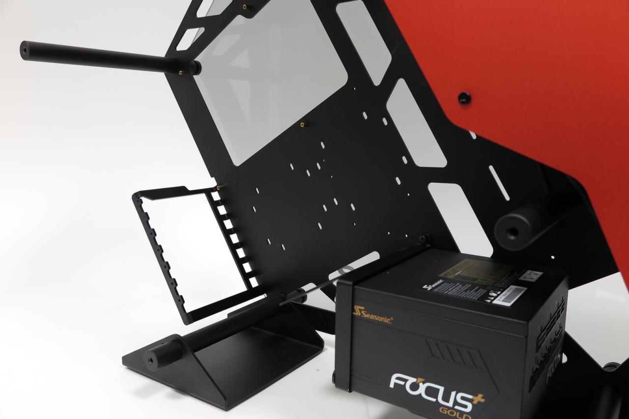 [28/09/2017] Cougar Conquer im Test: Ist das Designer-Gehäuse aus Alu und Glas mehr als nur ein Show-Case? (6)