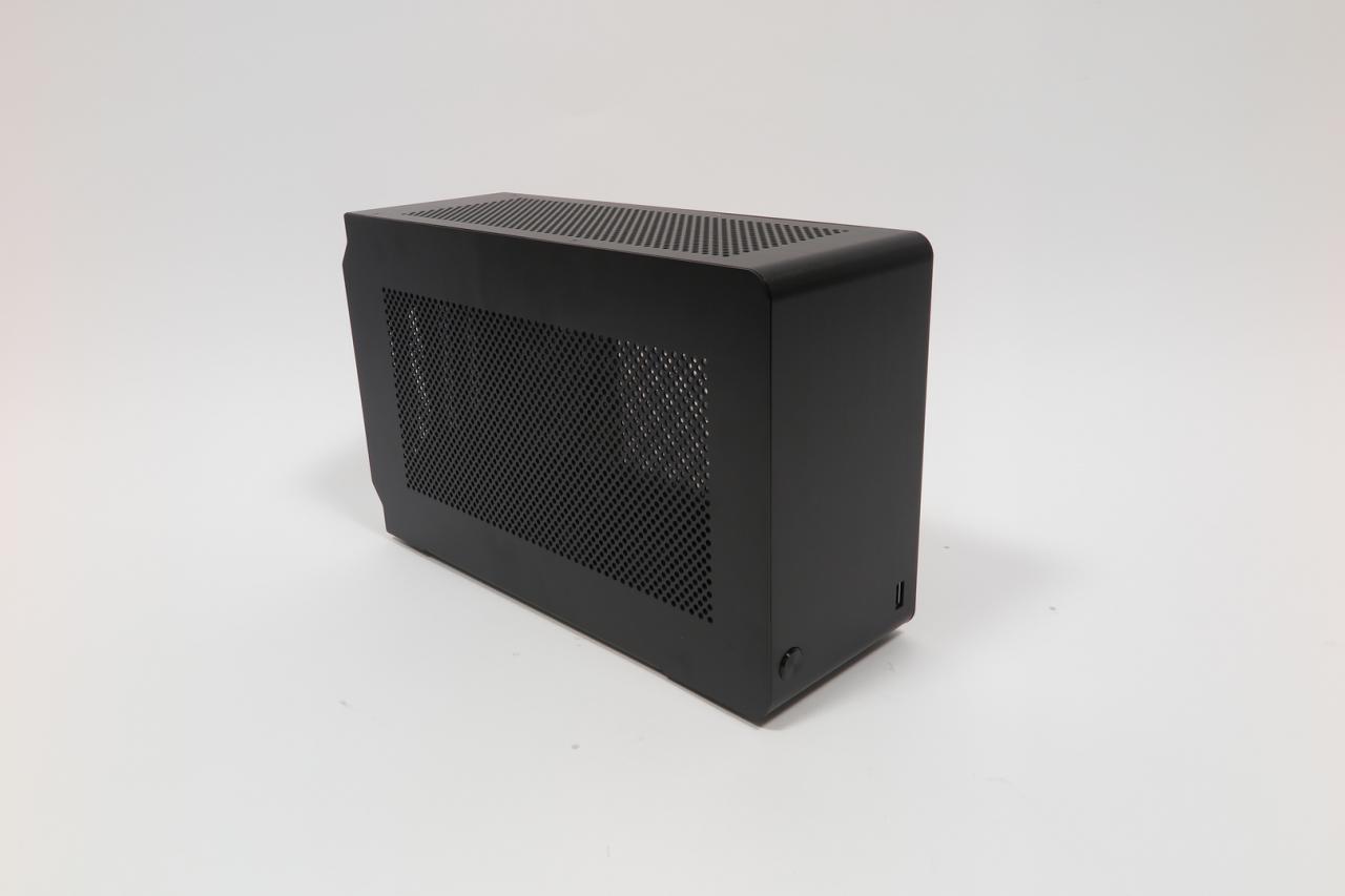[14/09/2017] DAN Cases A4 SFX v2: Erster Prototyp der Neuauflage des Mini-ITX-Gehäuses im PCGH-Testlabor (1)