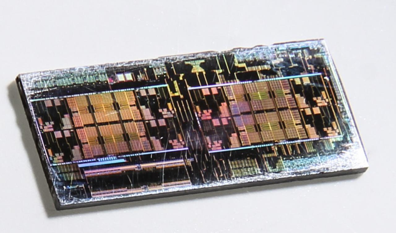 [15/09/2017] AMD Ryzen Threadripper von der8auer geköpft: Vier belichtete Dies statt Dummys (8)