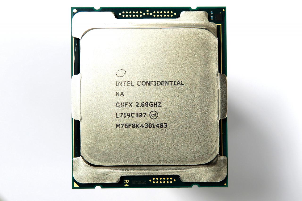[11/10/2017] Intel Skylake-X-Refresh: Angeblich auf Z399-Mainboards