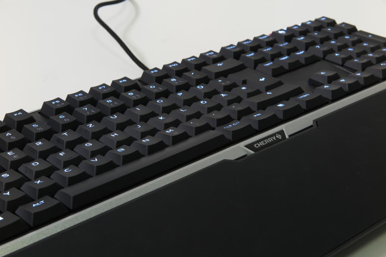 [25/10/2017] Cherry MX Board 5.0: Cherrys ergonomischer Leisetreter im Test (1)