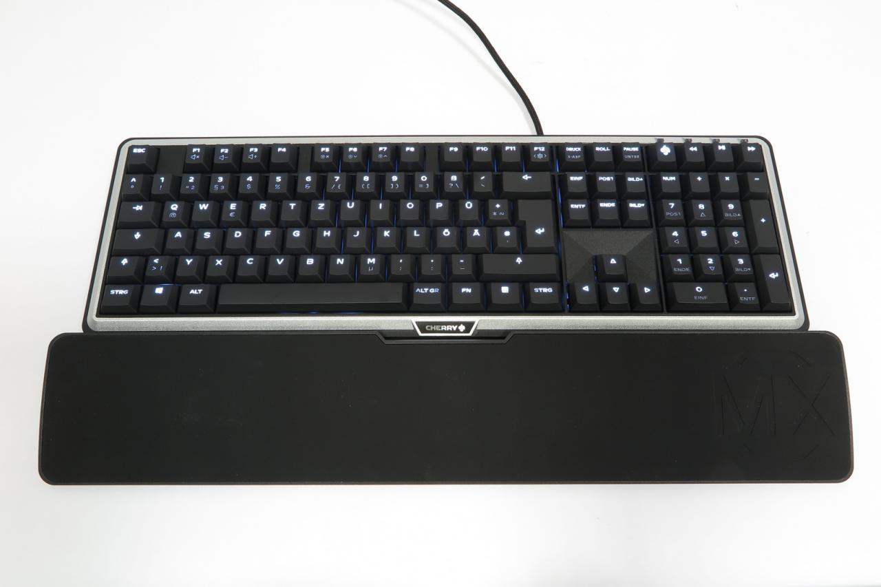 [25/10/2017] Cherry MX Board 5.0: Cherrys ergonomischer Leisetreter im Test (8)
