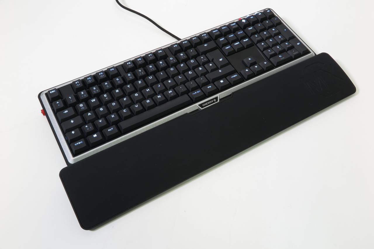 [25/10/2017] Cherry MX Board 5.0: Cherrys ergonomischer Leisetreter im Test (6)