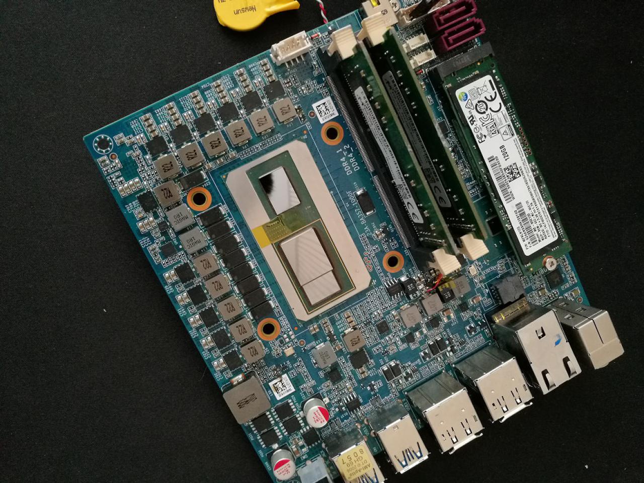 [10/11/2017] Intel-AMD-APU zeigt sich auf STX-Mainboard für Mini-PCs