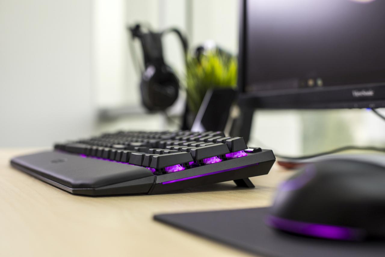 [23/11/2017] Masterkeys MK750: Cooler Masters teuerste Tastatur mit MX-RGB-Schaltern & USB Typ C (11)