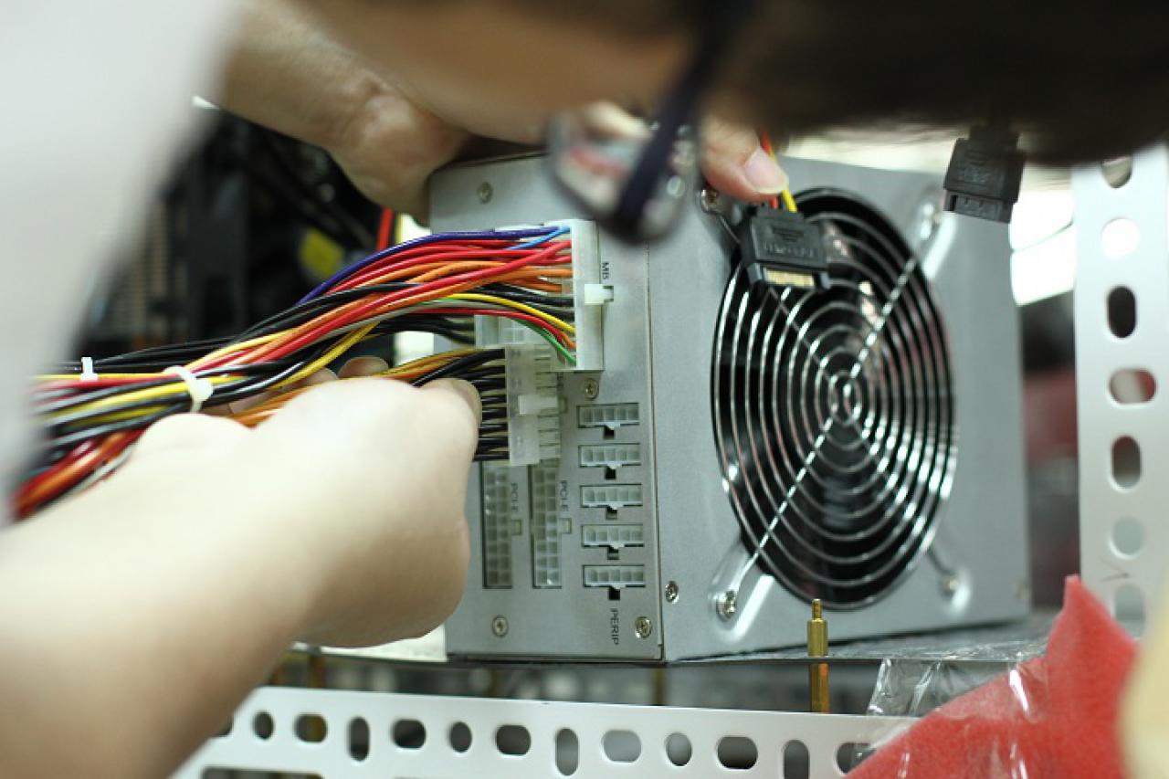 [23/11/2017] Krypto-Mining: FSP stellt vollmodulares 2.000-Watt-Netzteil mit sechs 12-Volt-Schienen vor (1)