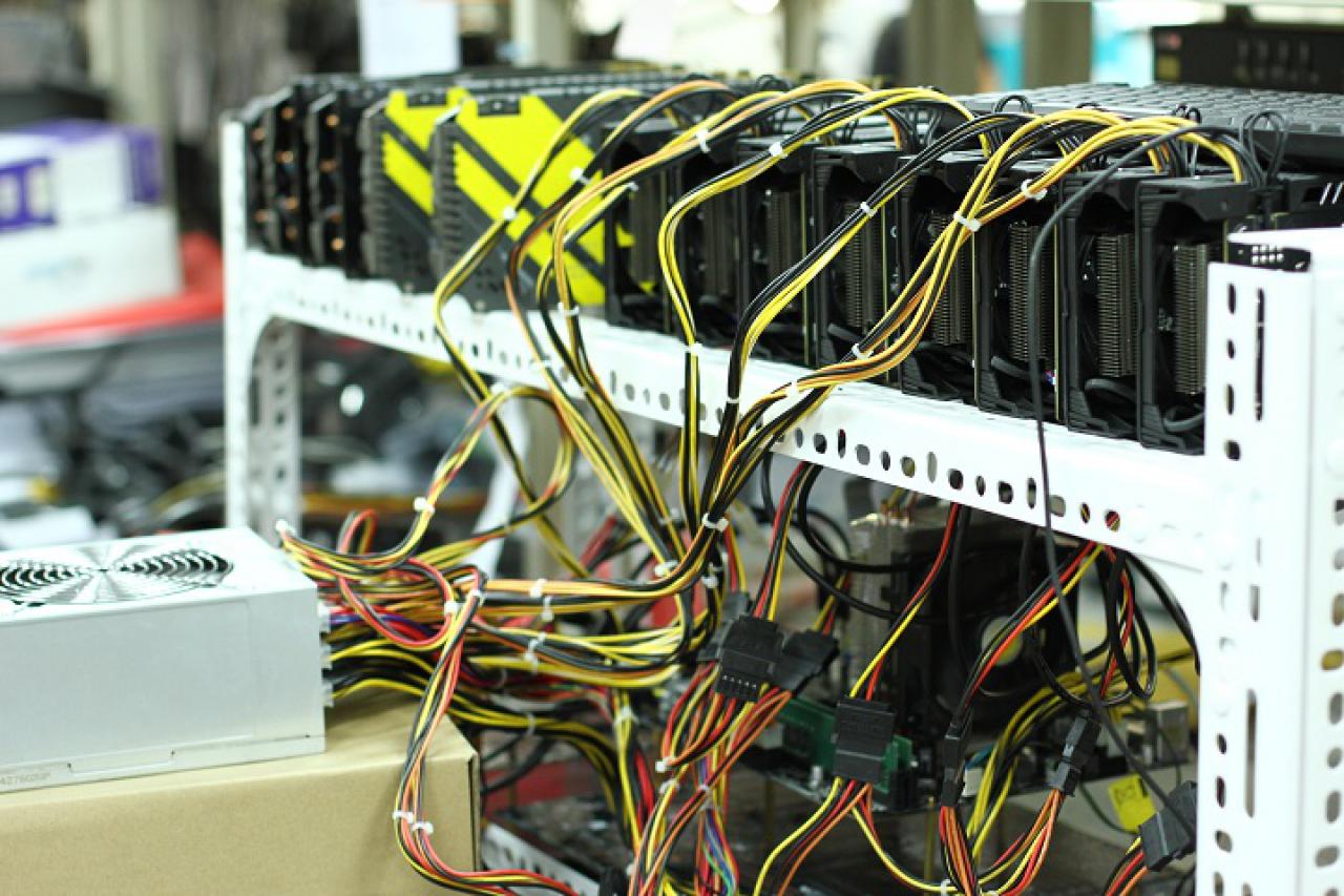 [23/11/2017] Krypto-Mining: FSP stellt vollmodulares 2.000-Watt-Netzteil mit sechs 12-Volt-Schienen vor (3)