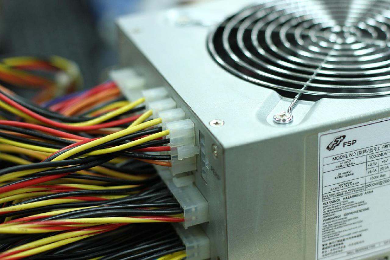 [23/11/2017] Krypto-Mining: FSP stellt vollmodulares 2.000-Watt-Netzteil mit sechs 12-Volt-Schienen vor (2)