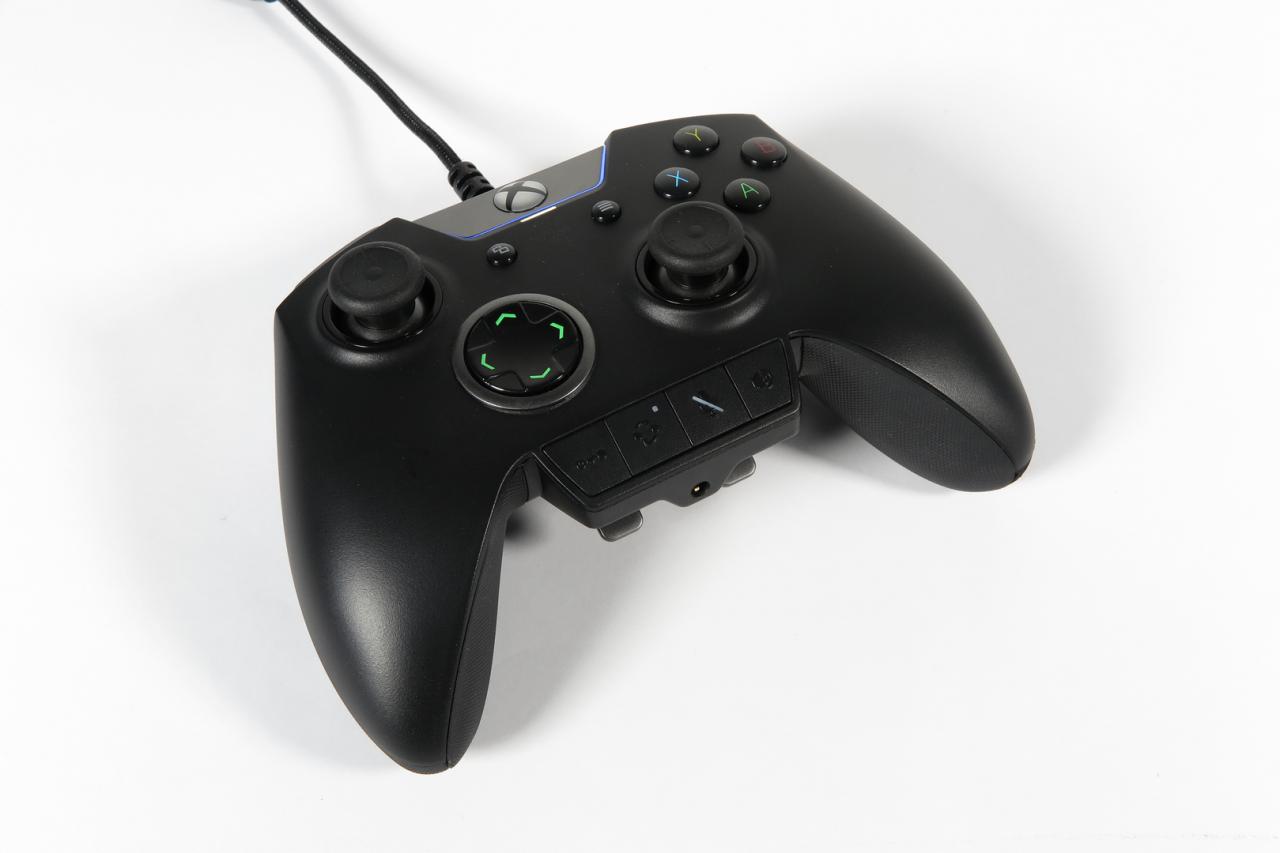 [29/11/2017] Razer Wolverine Ultimate im Test:&nbsp;Sichert sich Razer mit dem neuen RGB-Edel-Gamepad die Controller-Krone? (1)