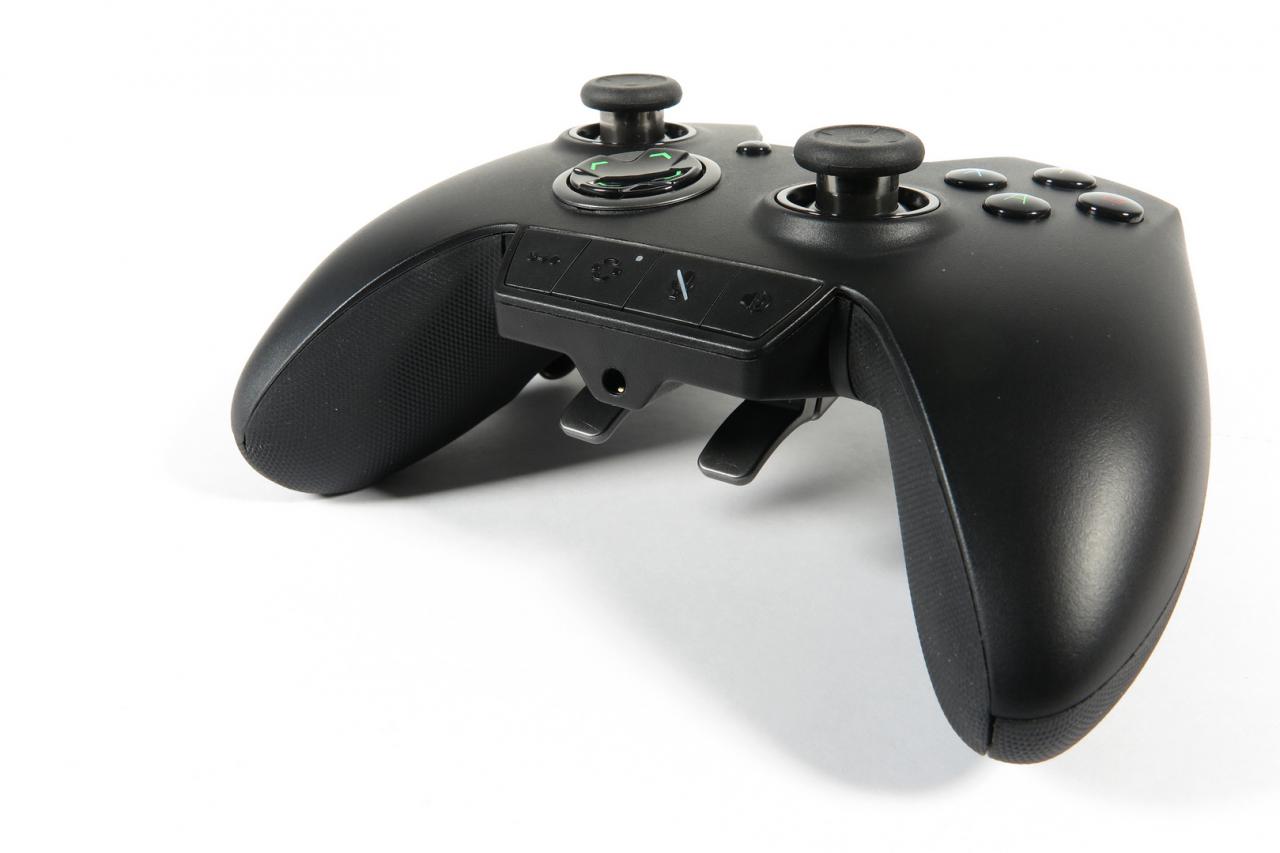 [29/11/2017] Razer Wolverine Ultimate im Test:&nbsp;Sichert sich Razer mit dem neuen RGB-Edel-Gamepad die Controller-Krone? (10)