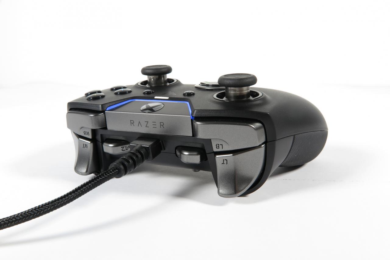 [29/11/2017] Razer Wolverine Ultimate im Test:&nbsp;Sichert sich Razer mit dem neuen RGB-Edel-Gamepad die Controller-Krone? (4)