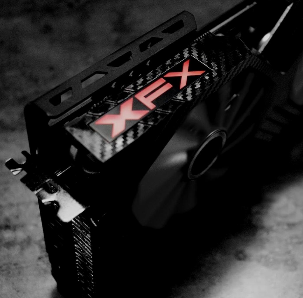 [03/11/2017] Radeon RX Vega: XFX zeigt Custom-Design mit zwei Slots (2)
