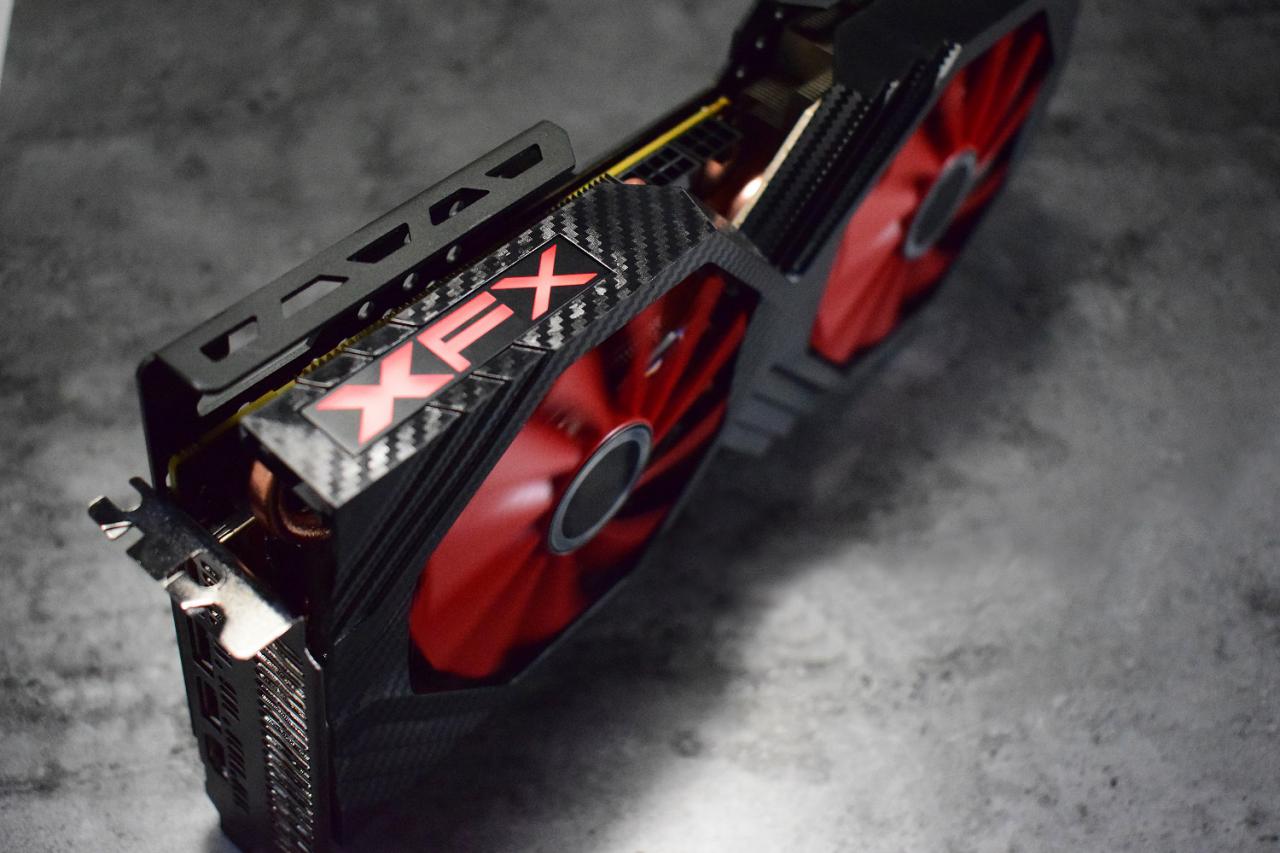[03/11/2017] Radeon RX Vega: XFX zeigt Custom-Design mit zwei Slots (3)
