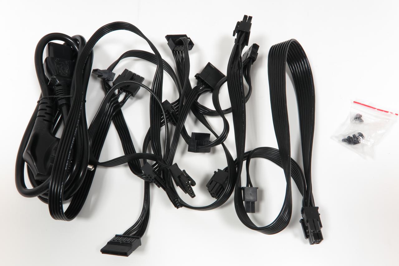 [21/12/2017] Das Cooler Master Masterwatt 550W: Die mitgelieferten Kabel