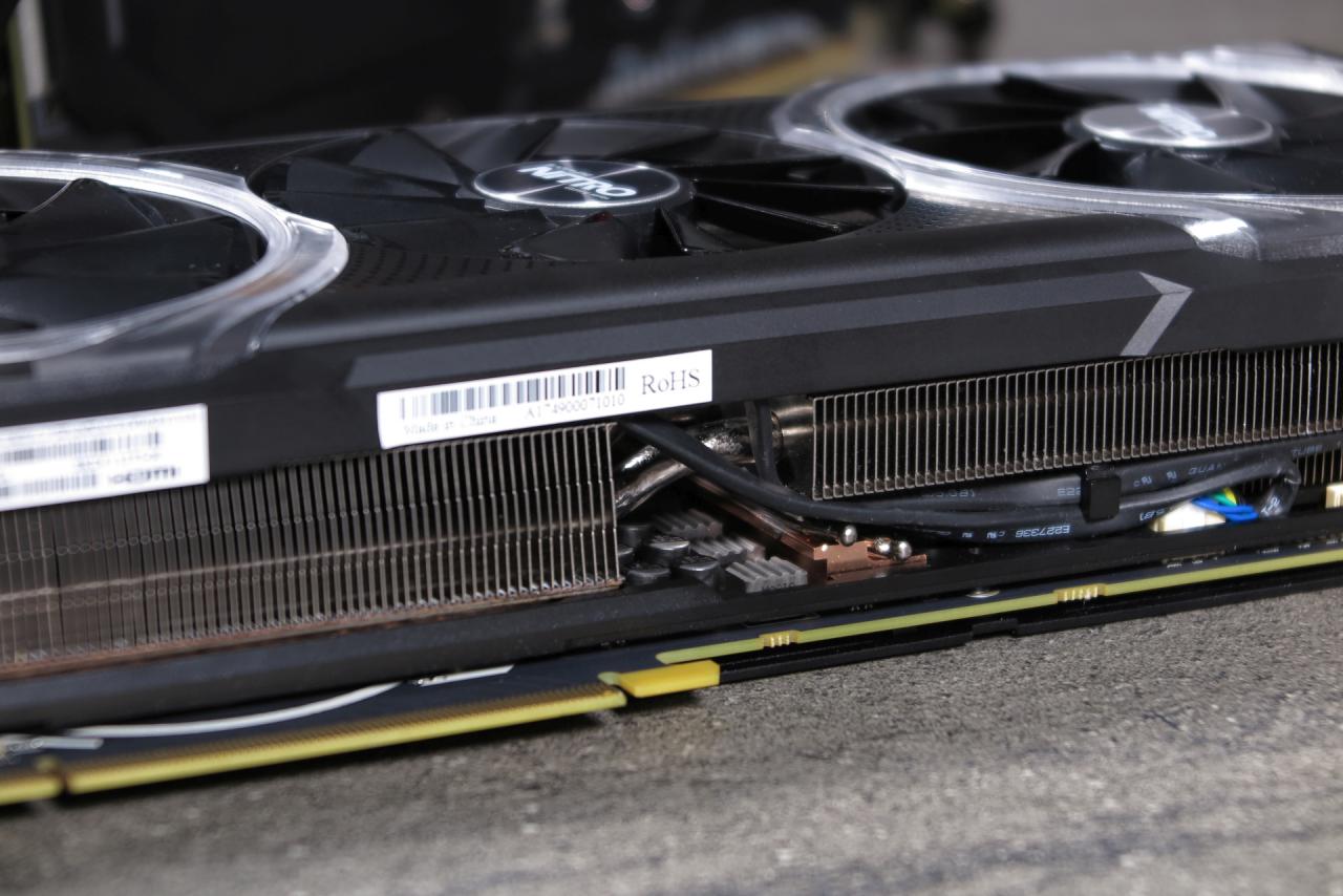 [15/12/2017] AMD Radeon RX Vega 64: Sapphire Nitro+, Powercolor Red Devil und Asus ROG Strix im Testlabor (7)