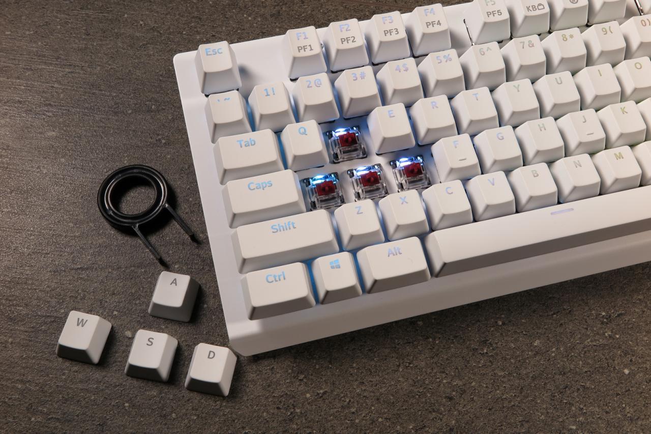 Tesoro Gram SE Spectrum: Tesoros neuer RGB-Lichtspieler mit flotten, optischen Tastern im Test (11)