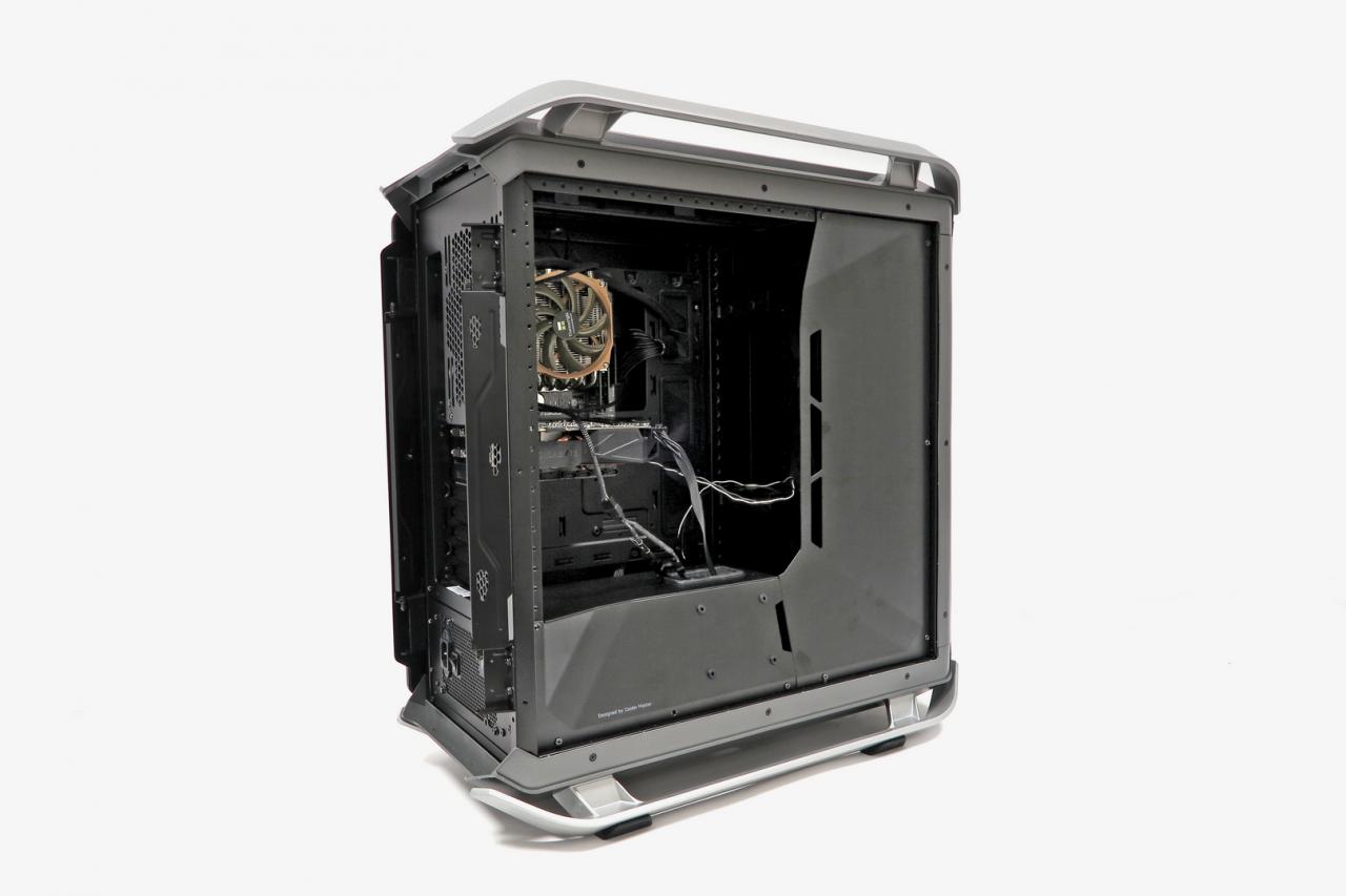 [16/01/2018] Cooler Master&nbsp;Cosmos C700P: Reguläre Platinenposition - Seitenansicht
